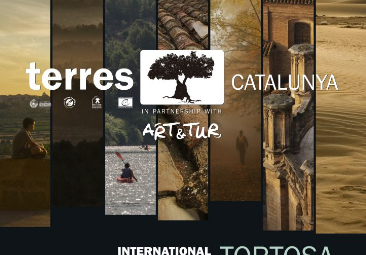 El cartell de terres Catalunya, creat pel dissenyador Toni Balada, reflecteix la diversitat paisatgística i cromàtica de les Terres de l’Ebre
